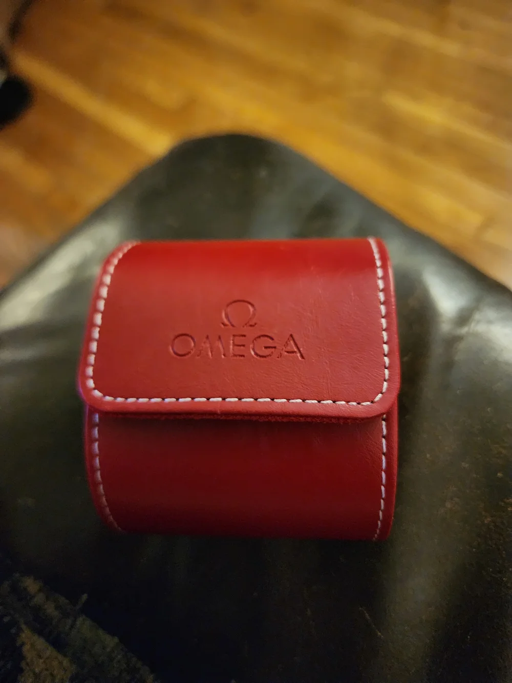 Omega compact red